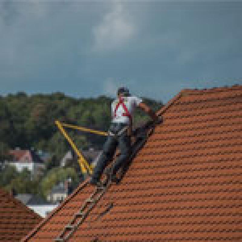 4 Tips to Help Homeowners Choose the Reputable Roofing Contractor 4 Tips to Help Homeowners Choose the Reputable Roofing Contractor