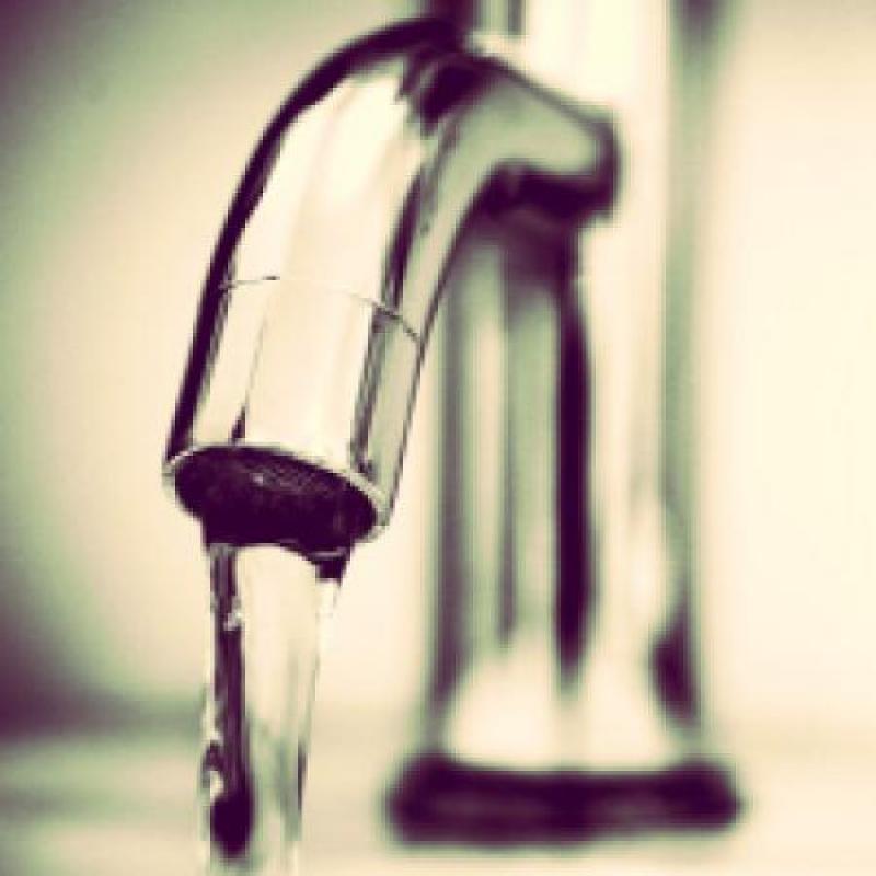 5 Reasons to Hire a Professional Plumber for Bathroom Repairs 5 Reasons to Hire a Professional Plumber for Bathroom Repairs