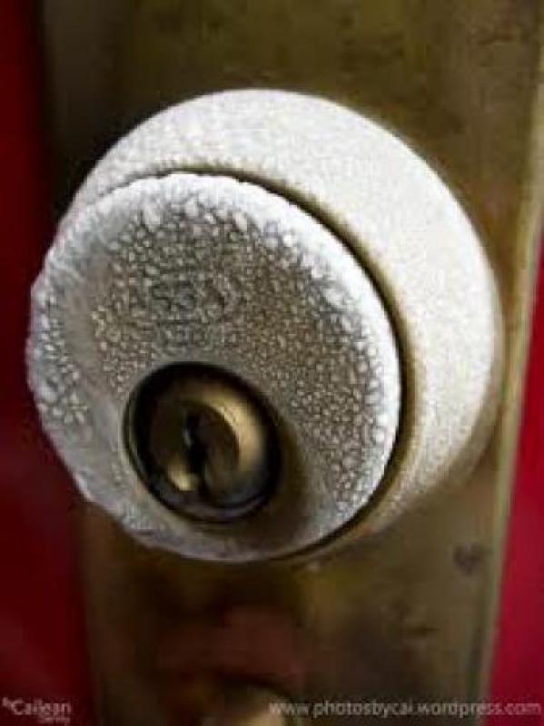 Problems with Frozen Locks and Solutions Problems with Frozen Locks and Solutions