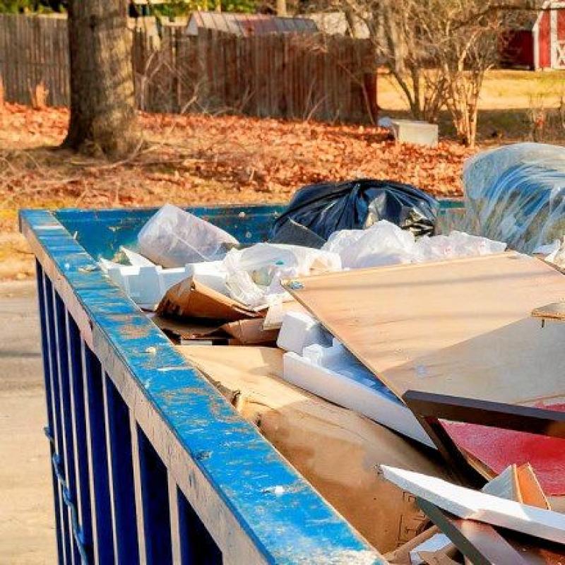 5 Reasons to Hire a Junk Removal Company 5 Reasons to Hire a Junk Removal Company