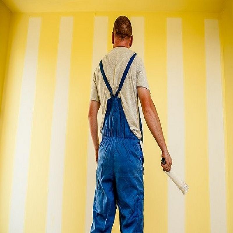 The Pros and Cons of Hiring a Professional Painting Service