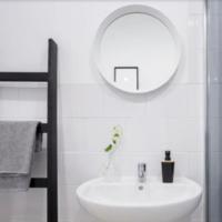 5 Ways to Store Things in a Small Bathroom