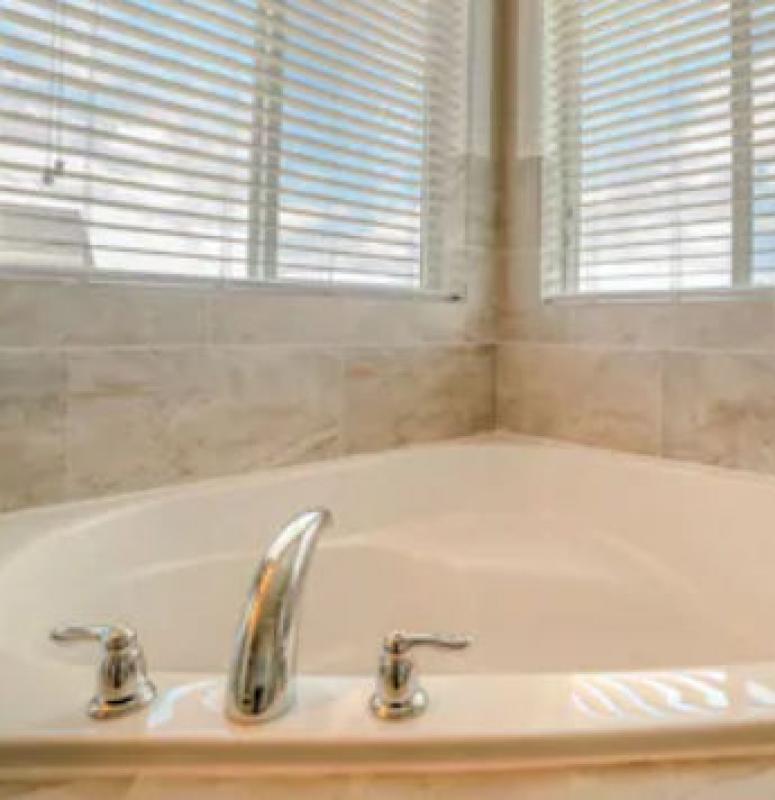 What are Your Options When it comes to Selecting Bathroom Blinds?