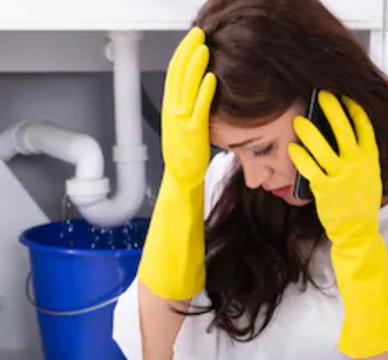 4 Reasons You Should Call a Plumber to Fix Your Plumbing 