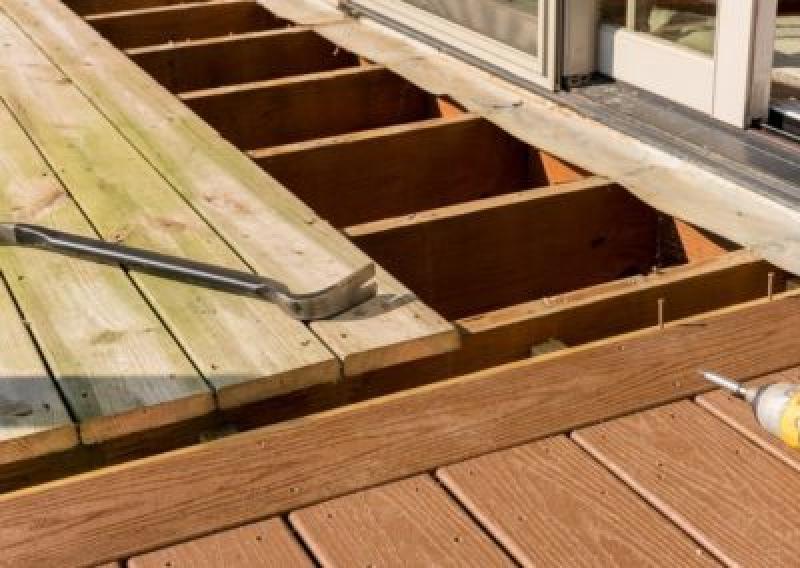 DIY vs Professional Service: Their Pros in Deck Building 