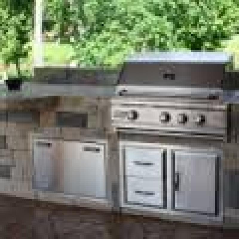 The Added Benefits of an Outdoor Kitchen