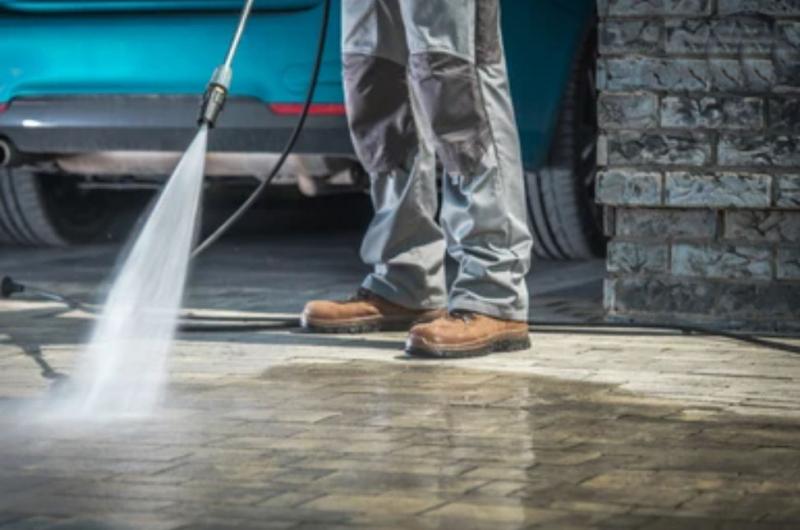 How to Choose Pressure Washer for Cleaning Concrete