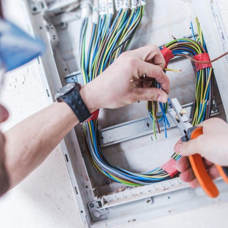 5 Things to Look for When Hiring an Electrician