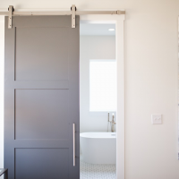 7 Tips for Choosing Your Bathroom Doors